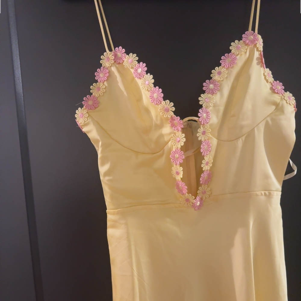 DAISY FRIENDSHIP SATIN MAXI DRESS YELLOW - Picture 10 of 13